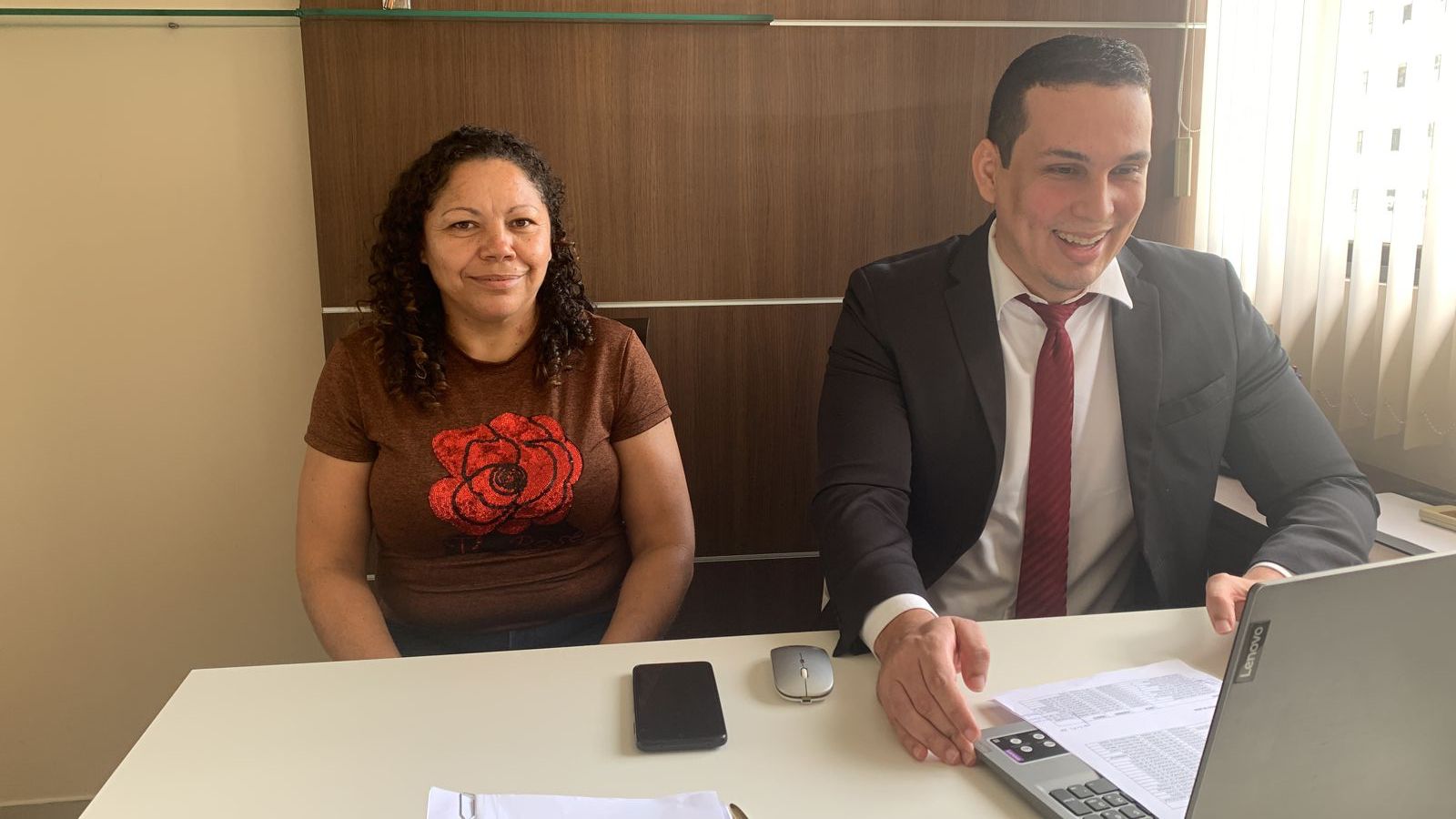 ​SINDMUB participando de audiência com cozinheira.