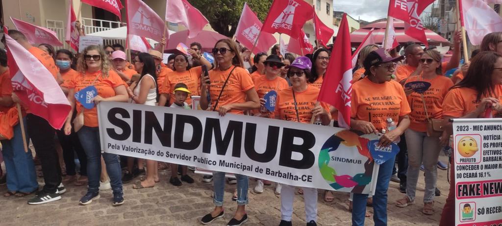 ​Barbalha: Professores fazem protestos durante cortejo cultural