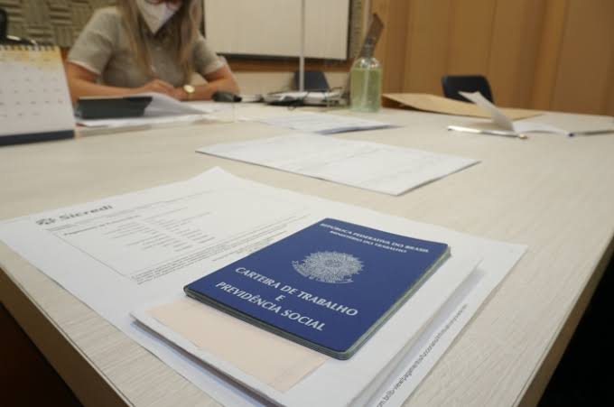 UNIDOS NA LUTA SINDICATOS DO ESTADO DO CEARÁ REPUDIAM DEMISSÃO DE PROFESSORES DE BARBALHA