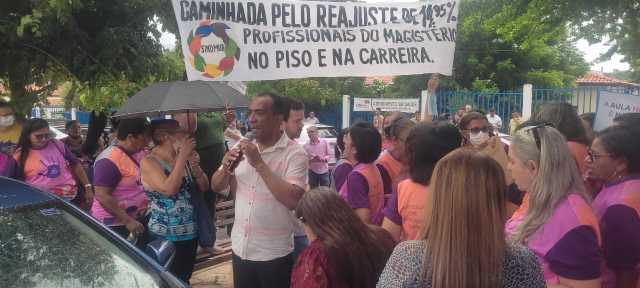 Em dia Atípico professores falam com o Deputado, Prefeito e vereadores.