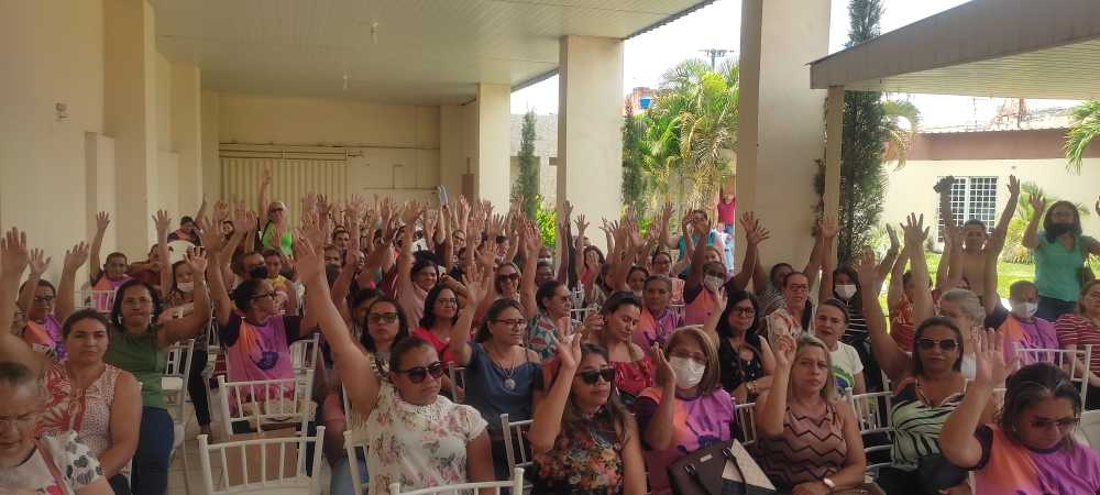 COM REAJUSTE DE 6% PROFESSORES DECIDEM QUE A LUTA CONTINUA