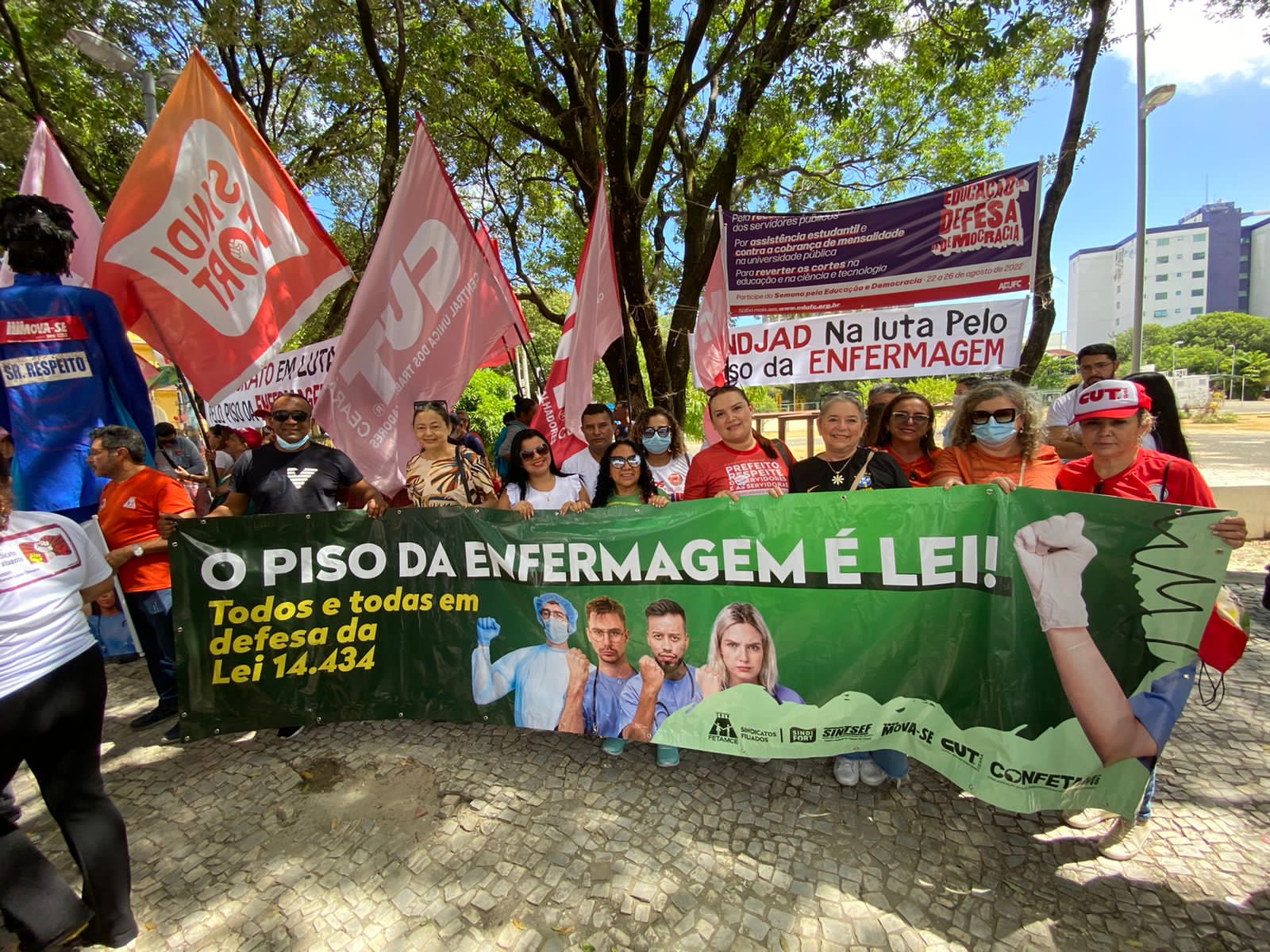 SINDMUB PRESENTE NA MARCHA ESTADUAL EM FAVOR DA ENFERMAGEM