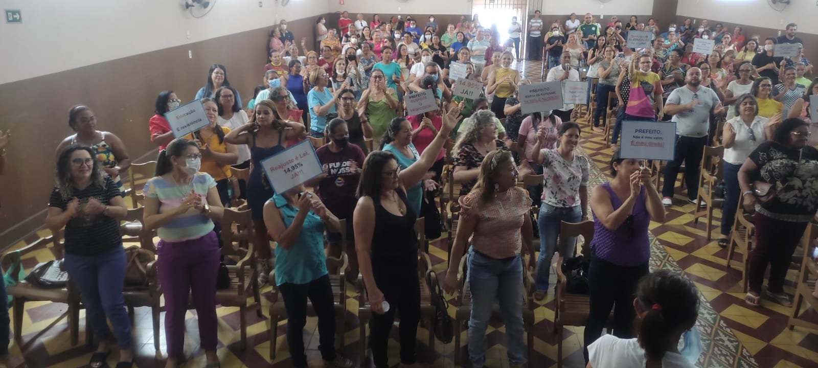 Professores decidem permanecer na luta. Buzinaço terça feira 07/03