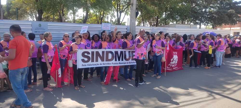 Em Barbalha um grupo de Mulheres e homens lutam contra o FEMINICÍDIO