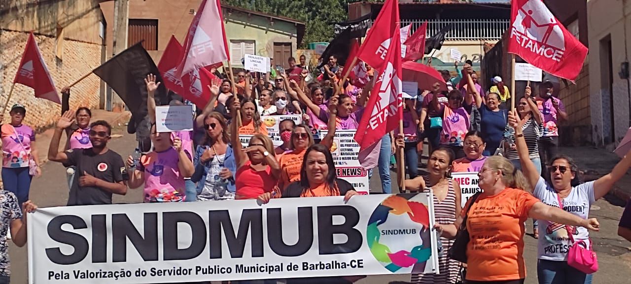 AQUI NÓS VAMOS PROTESTAR O NOSSO AUMENTO QUE O PREFEITO NÃO QUER DAR